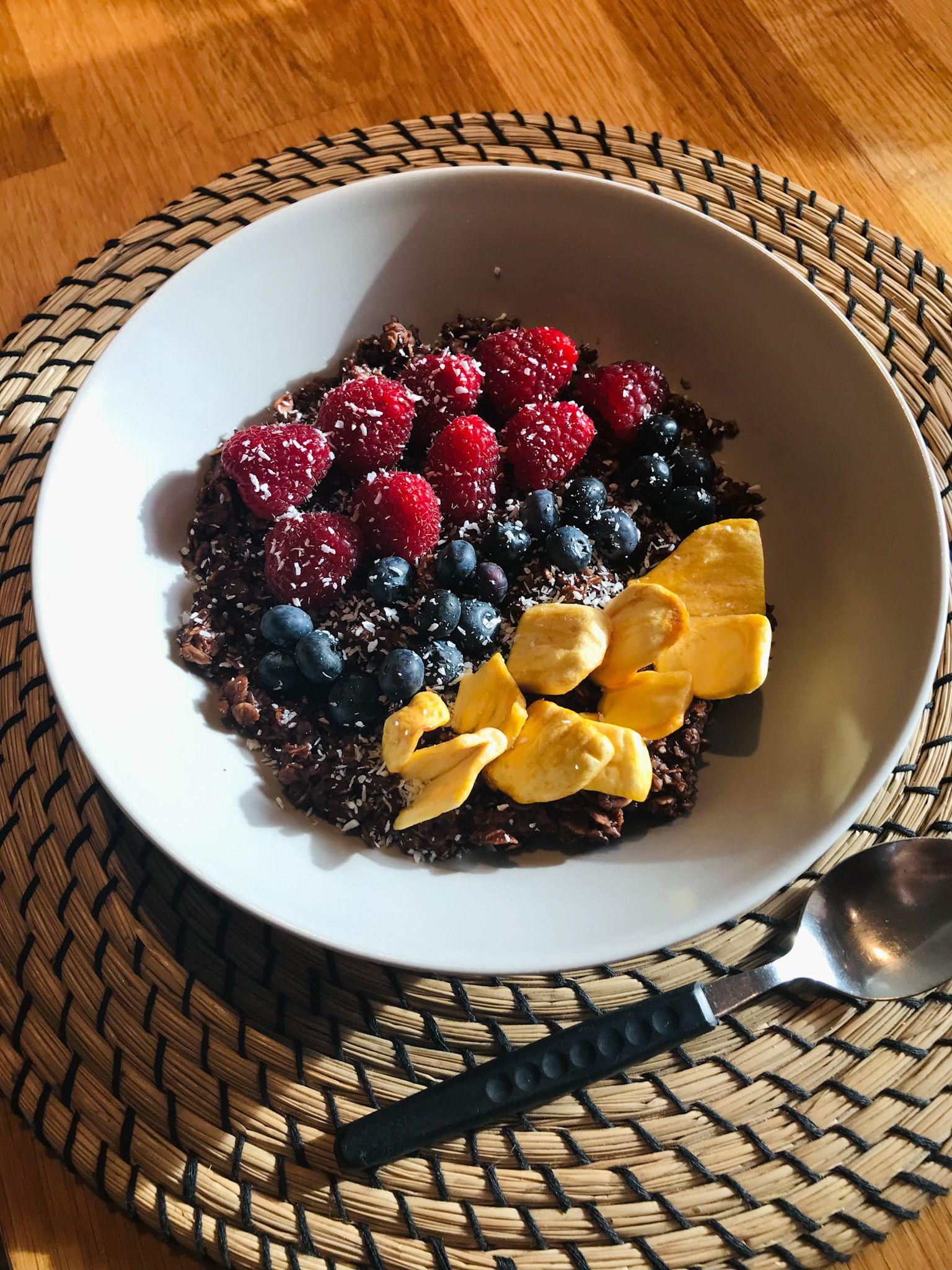 Quick Chocolate Porridge with Jackfruit Chips (10-Minute Breakfast)cover